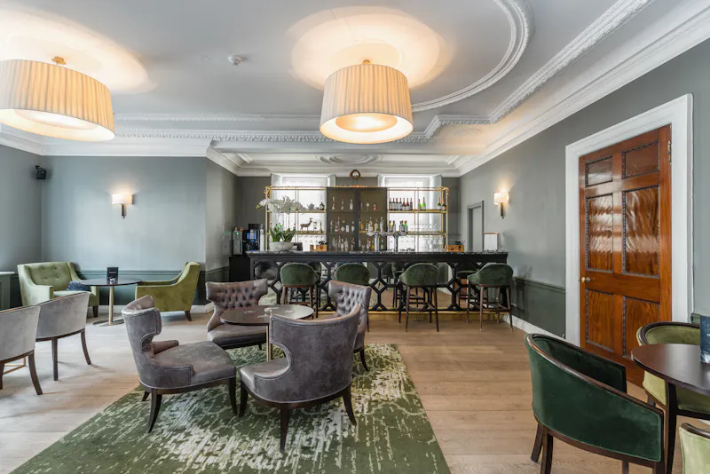 Bar at Luxe mansion hotel Woking, R847 (photo 3)