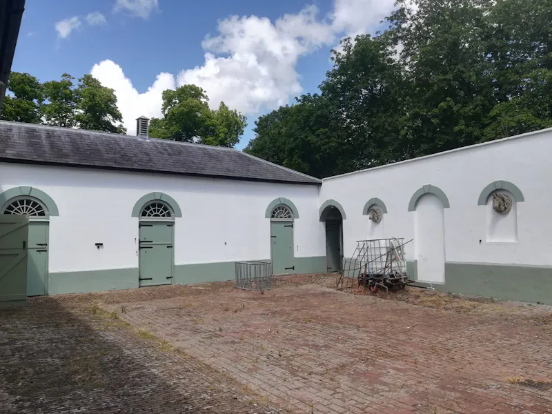 Courtyard at Worthing Manor House, A1599 (photo 15)