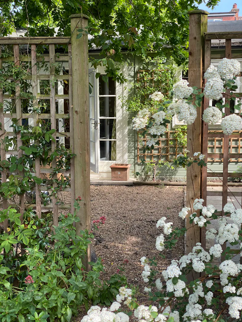 Eclectic Acton family house, E483 (photo 34)