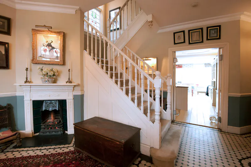 Entrance hall at Eclectic Acton family house, E483 (photo 2)