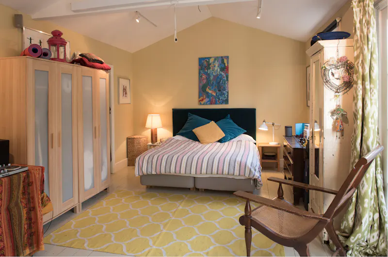 Eclectic Acton family house, E483 (photo 20)