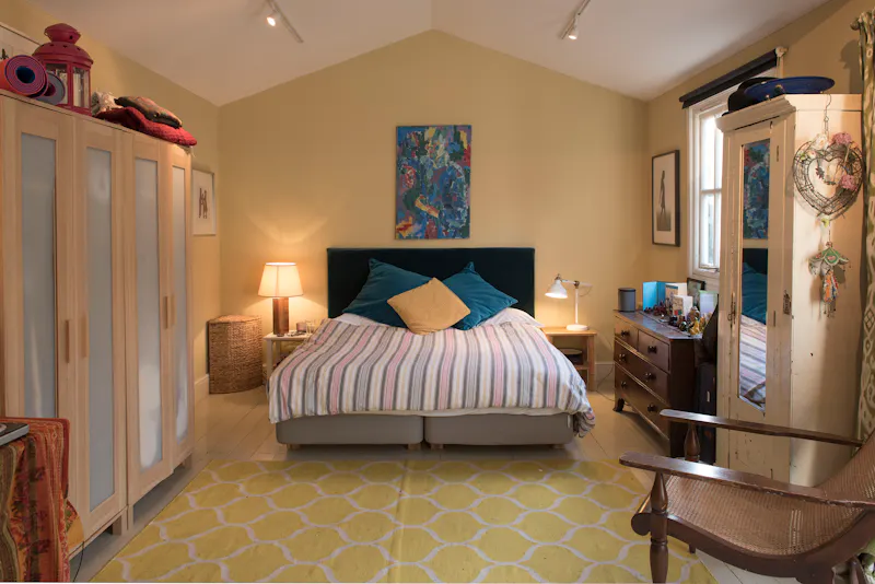 Eclectic Acton family house, E483 (photo 18)