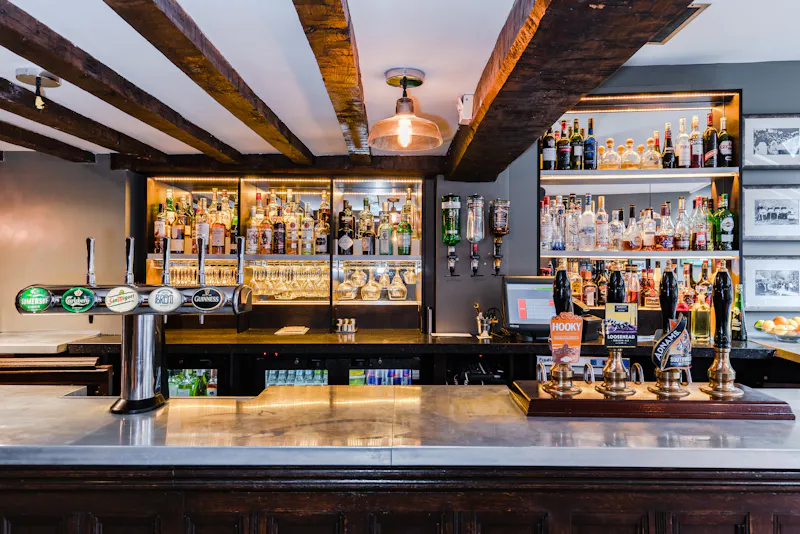 Bar at 18th Century Hotel Buckingham, R844 (photo 6)
