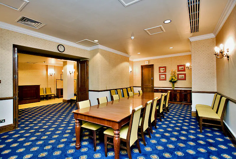 Boardroom at Municipal building Holborn, P610 (photo 11)
