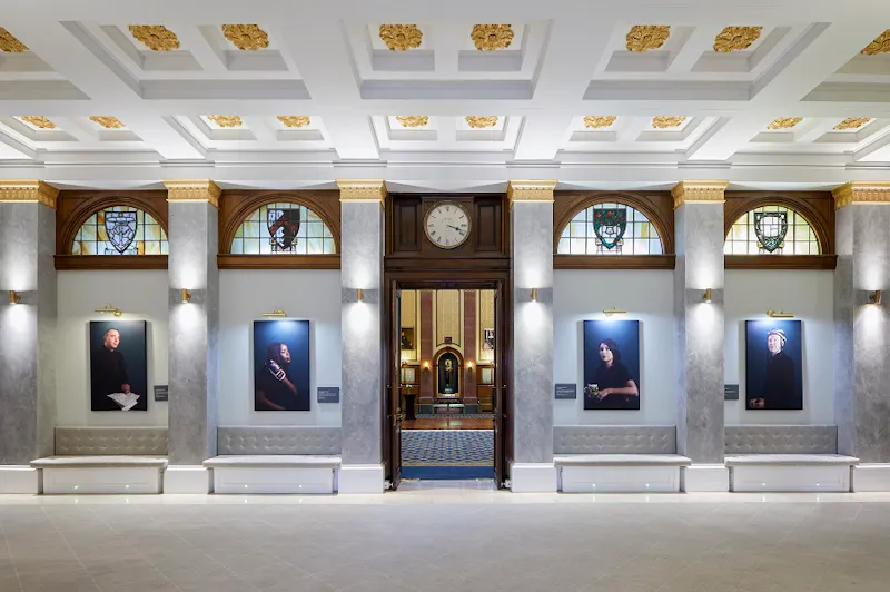 Gallery at Municipal building Holborn, P610 (photo 4)