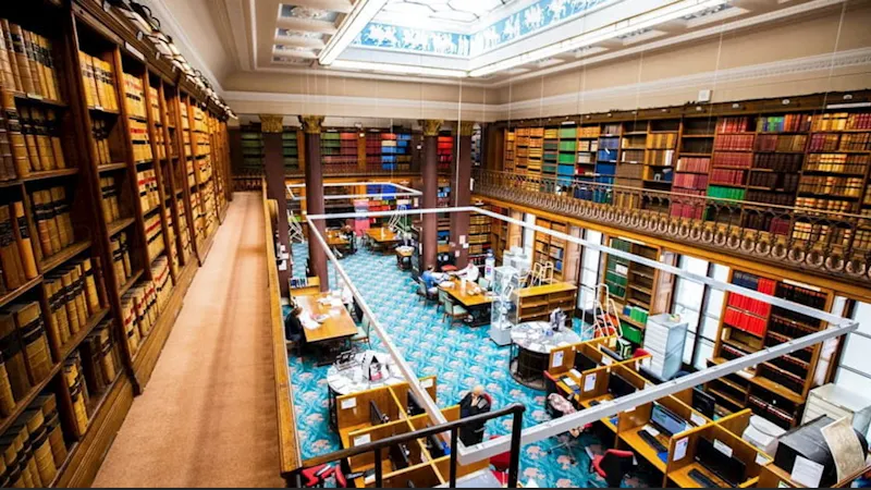 Library at Municipal building Holborn, P610 (photo 18)