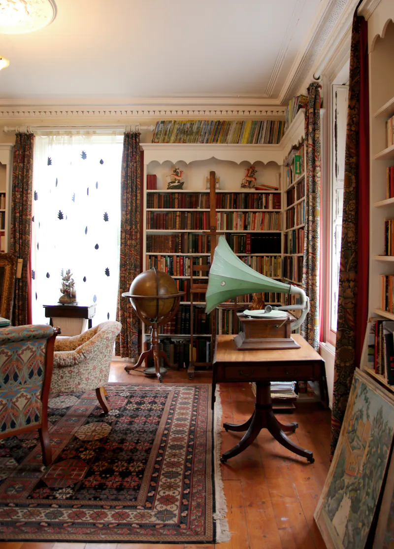 Library at Canterbury farm with fairground, A1546 (photo 20)