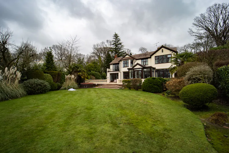 Garden at Luxury Lakeside Cheshire Home, D2693 (photo 44)