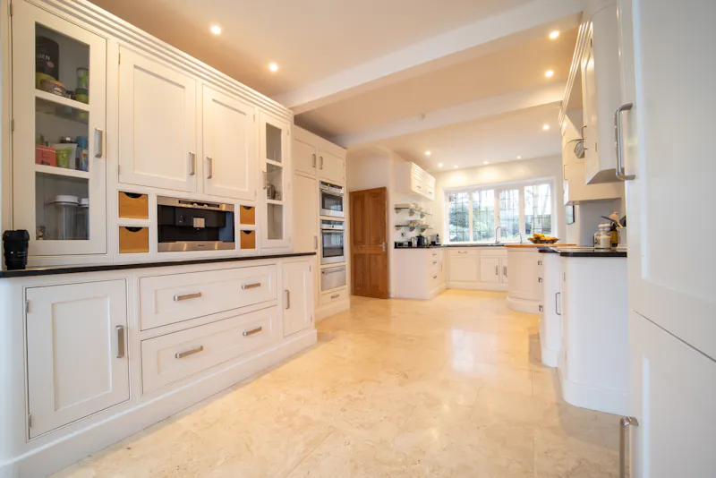 Kitchen at Luxury Lakeside Cheshire Home, D2693 (photo 7)