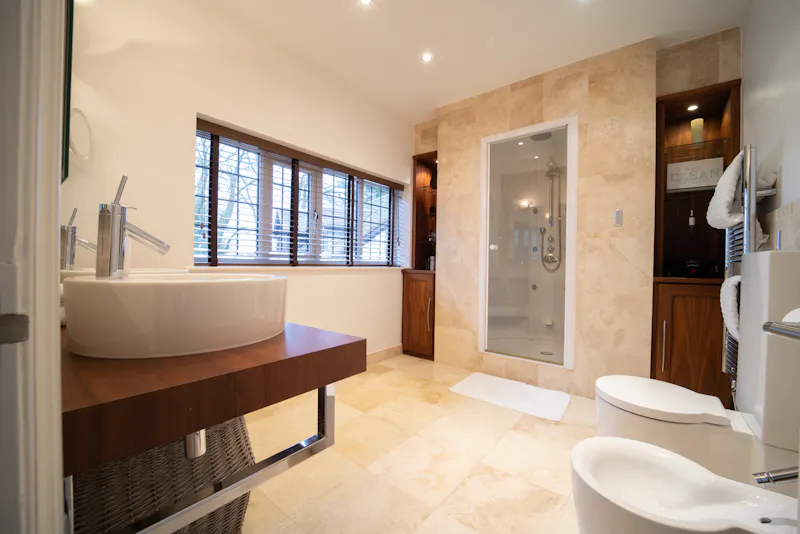 Bathroom at Luxury Lakeside Cheshire Home, D2693 (photo 26)