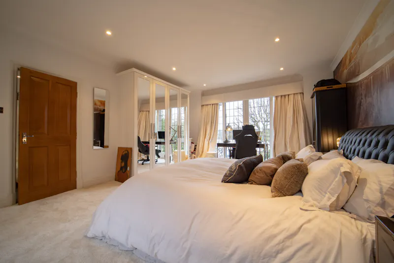 Bedroom at Luxury Lakeside Cheshire Home, D2693 (photo 38)