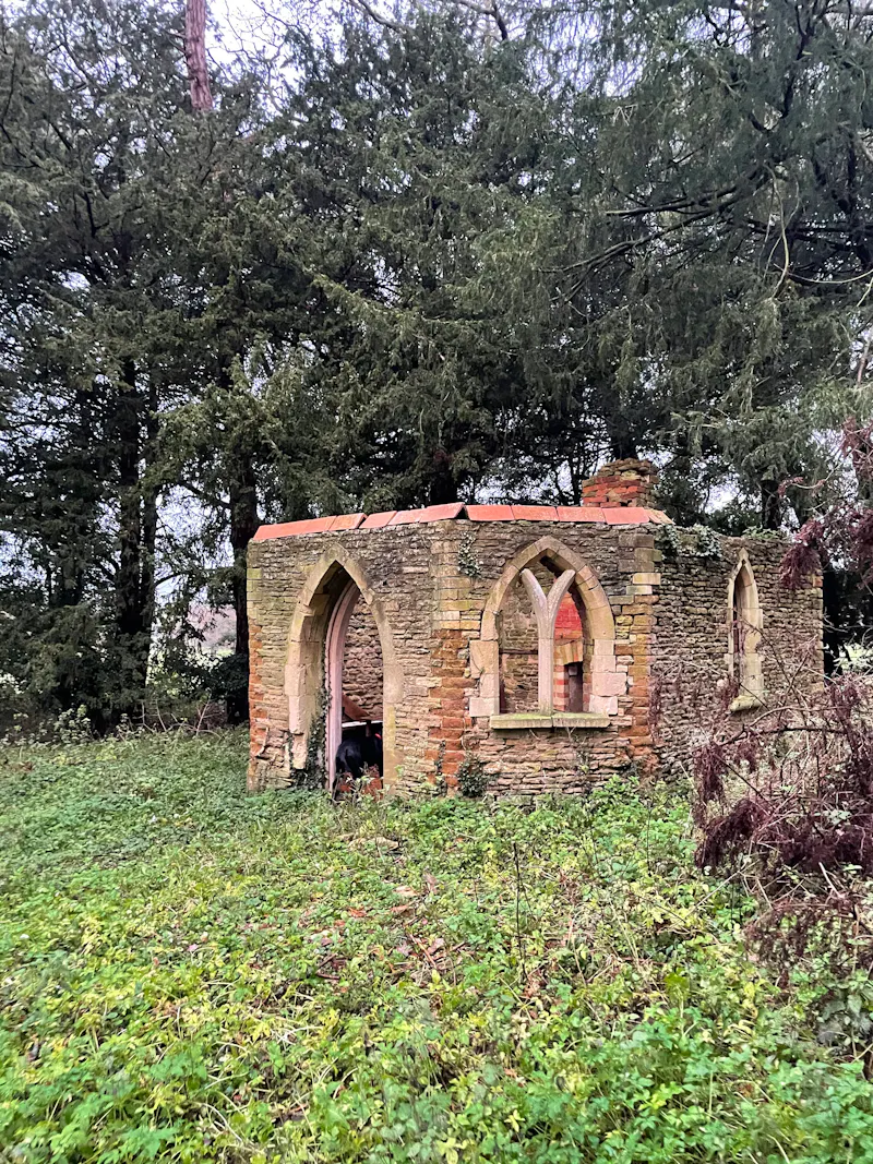 Folly / gazebo at Neo-classical Bedford house, A1438 (photo 107)