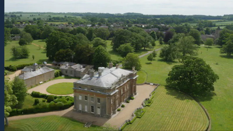 Neo-classical Bedford house, A1438 (photo 29)