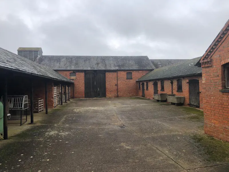 Stable / Outbuildings at Neo-classical Bedford house, A1438 (photo 48)
