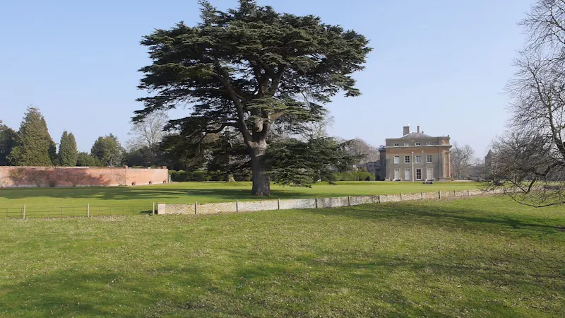 Neo-classical Bedford house, A1438 (photo 146)