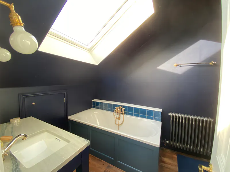 Bath at Stylish Kensal Green house, F1107 (photo 36)