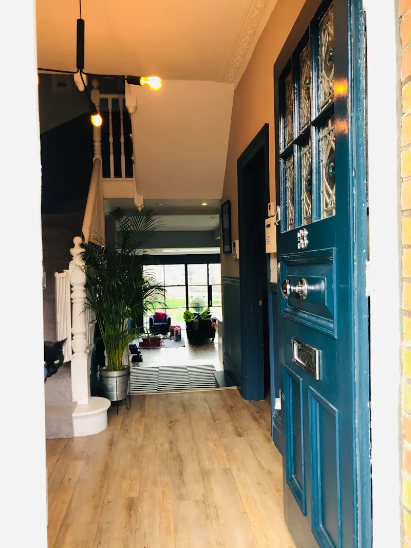 Entrance hall at Luxe Brixton semi, D2512 (photo 2)