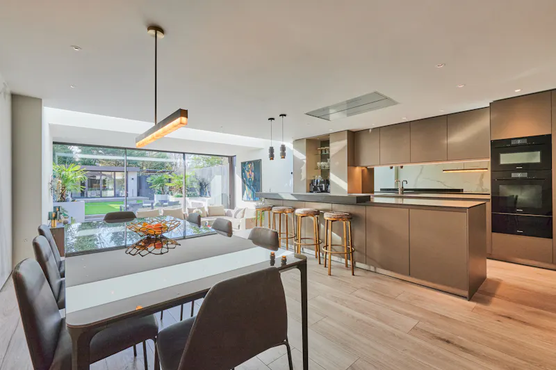 Dining room at Modern Chiswick townhouse , D2492 (photo 2)