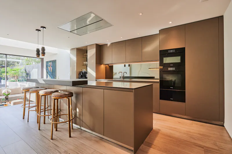 Kitchen at Modern Chiswick townhouse , D2492 (photo 3)
