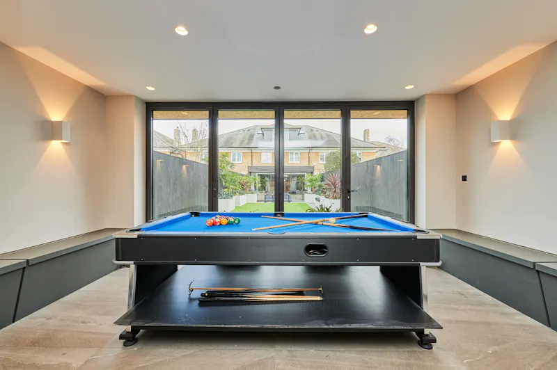 Summer house at Modern Chiswick townhouse , D2492 (photo 11)