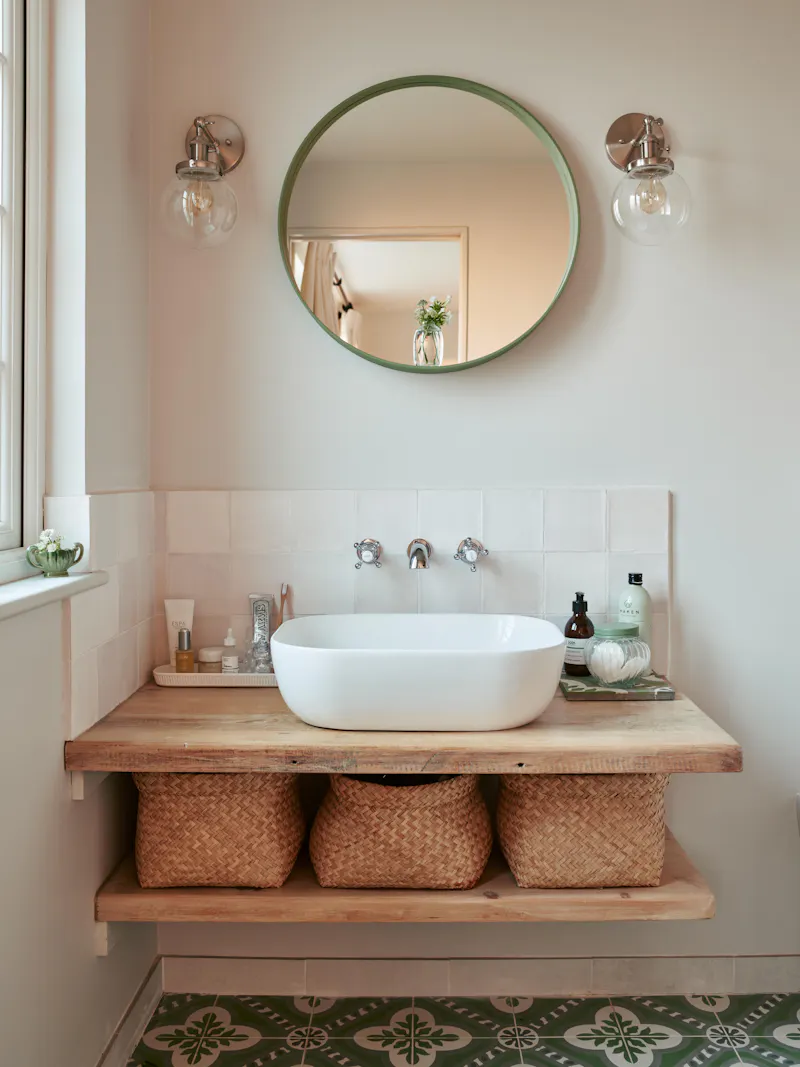 Bathroom at Renovated 1930s house Enfield, D2518 (photo 23)