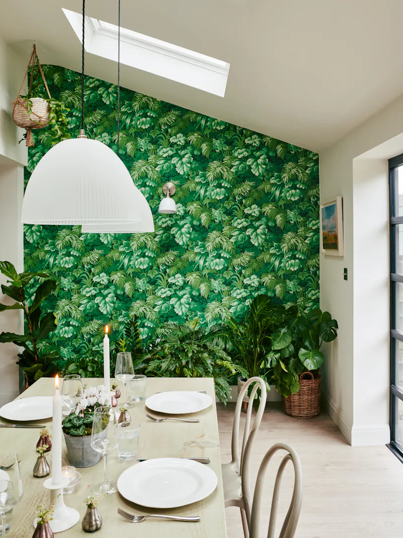 Wallpaper at Renovated 1930s house Enfield, D2518 (photo 9)