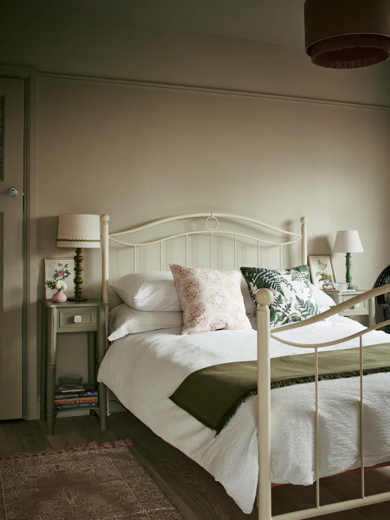 Bedroom at Renovated 1930s house Enfield, D2518 (photo 14)