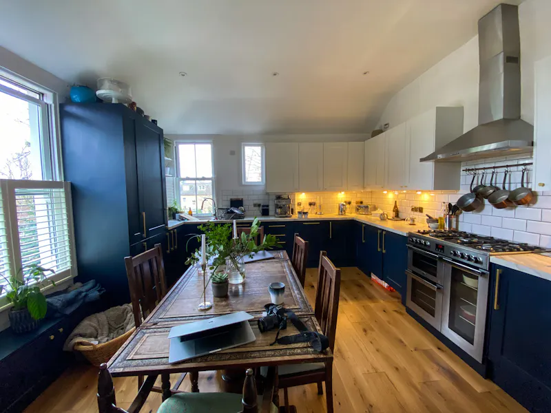 Kitchen at Victorian terrace in Lewisham, B1930 (photo 2)