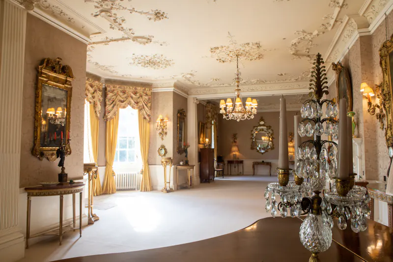 Drawing room at Historic Lymington stately, E406 (photo 8)