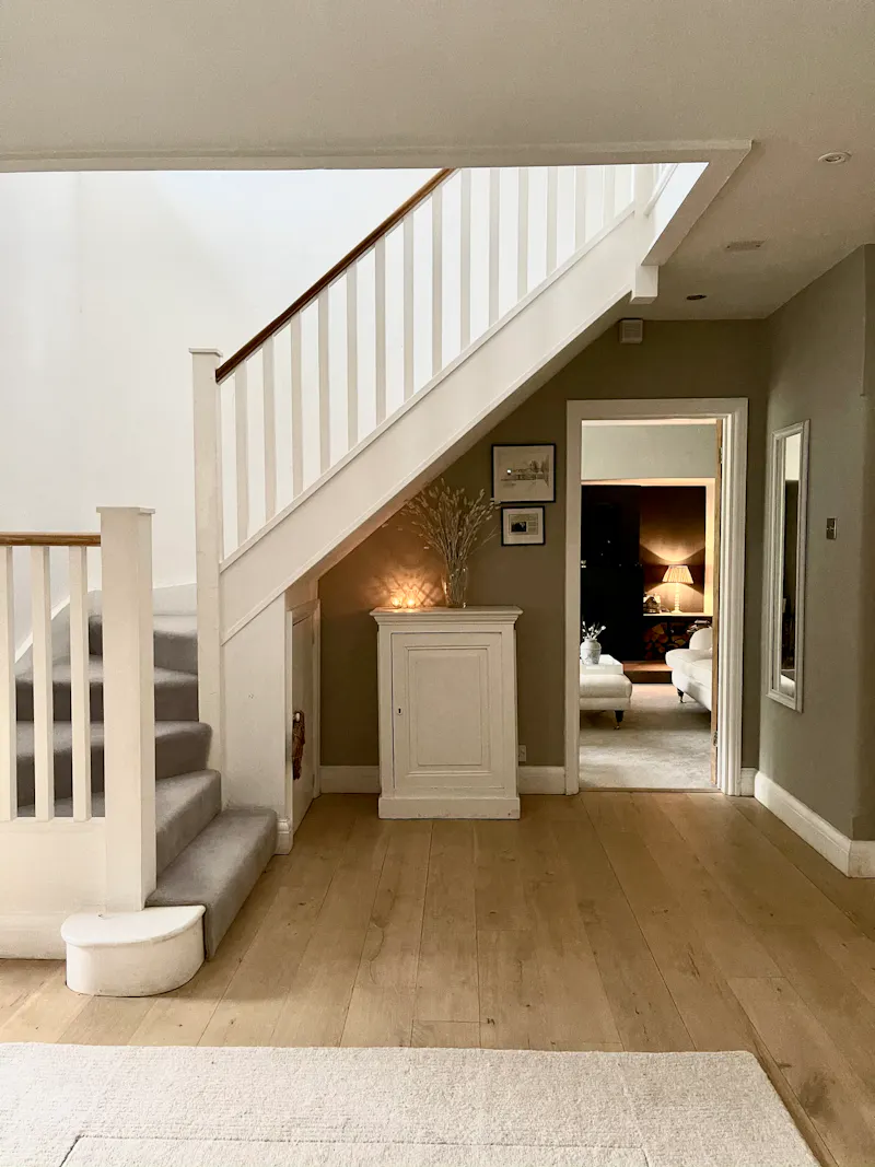 Entrance hall at Colonial Style House Bromley, D2497 (photo 3)