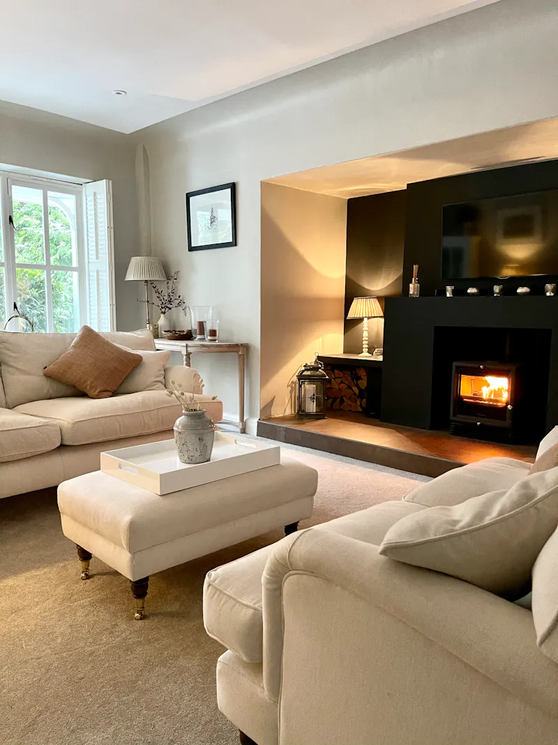 Living Room at Colonial Style House Bromley, D2497 (photo 8)