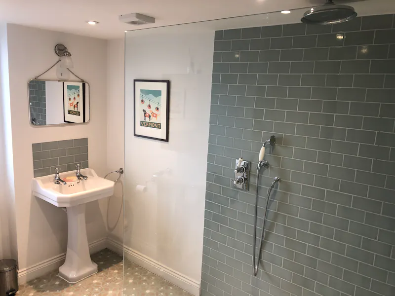 Shower at Edwardian terrace house Ealing , E487 (photo 18)
