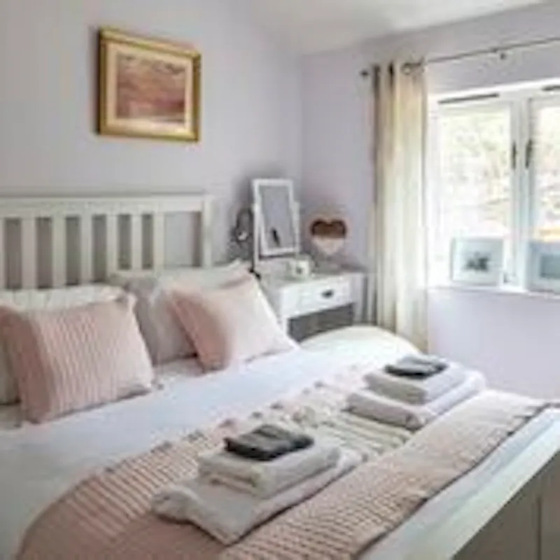 Bedroom at Great Horwood Cottage, CH114 (photo 10)