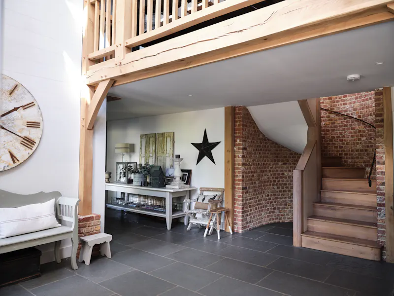 Entrance hall at Converted barn in Shiplake, D2258 (photo 2)