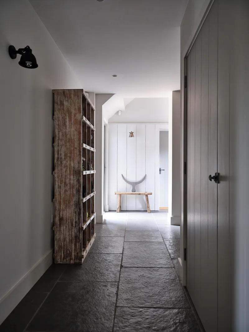 Panelling at Converted barn in Shiplake, D2258 (photo 31)