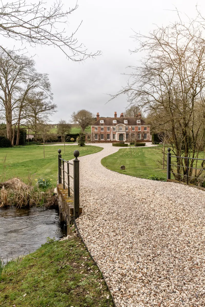 Driveway at Luxe West Berkshire stately, A1547 (photo 1)
