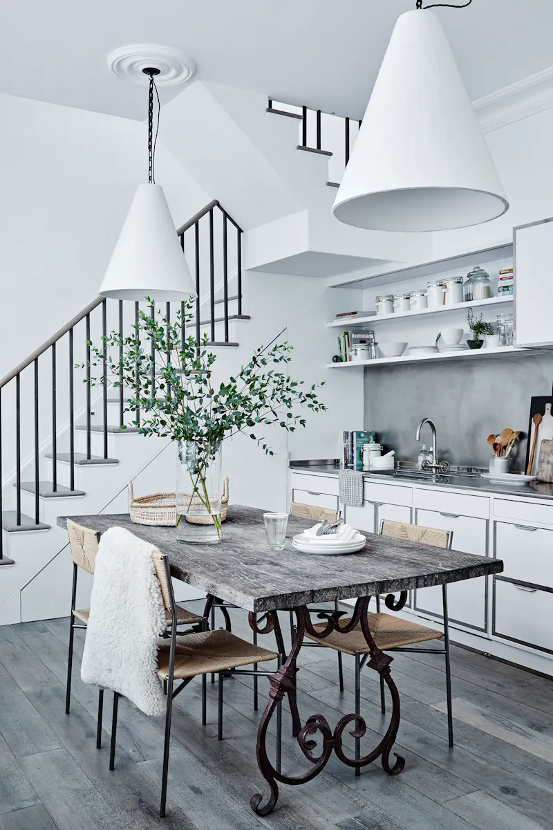 Kitchen at Stylish Belgravia mews house, A1549 (photo 1)