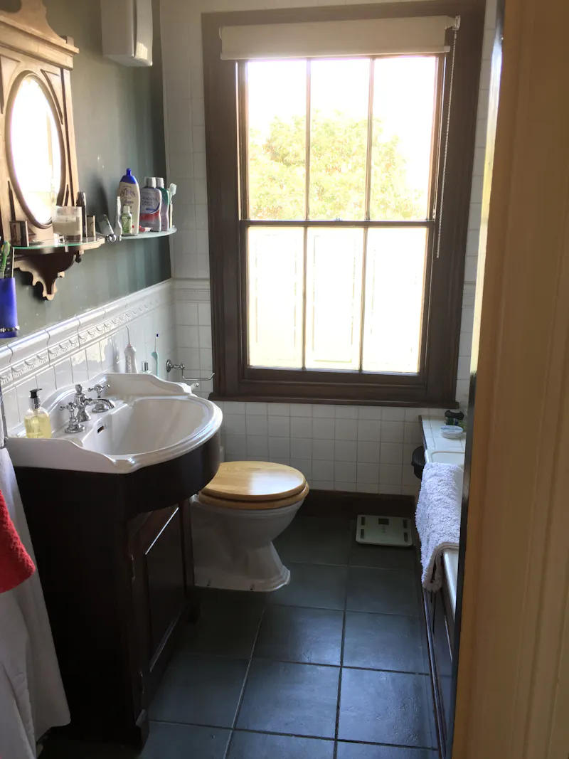 Bathroom at Detached house in Putney , B1932 (photo 27)