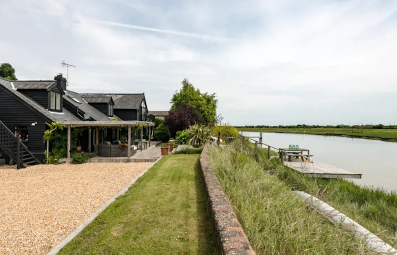 Stunning Rye house on river , D2519 (photo 18)