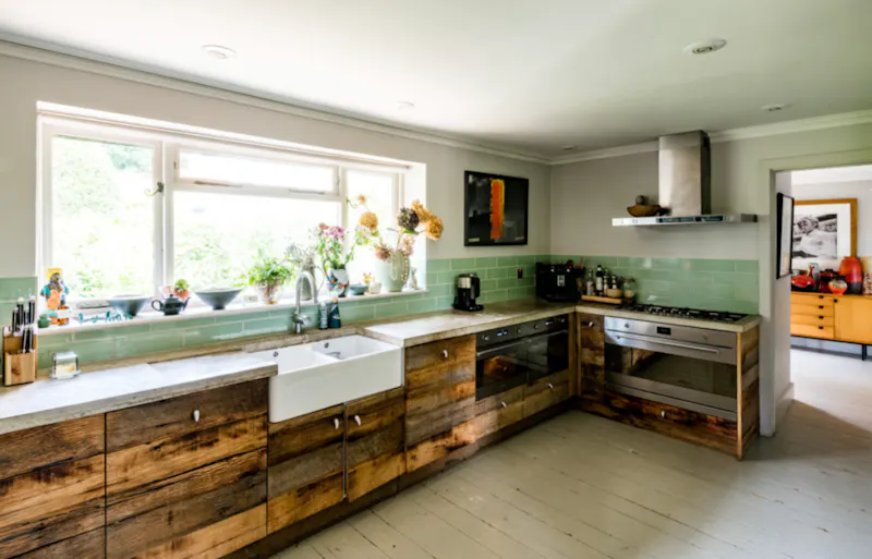 Kitchen at Stunning Rye house on river , D2519 (photo 3)