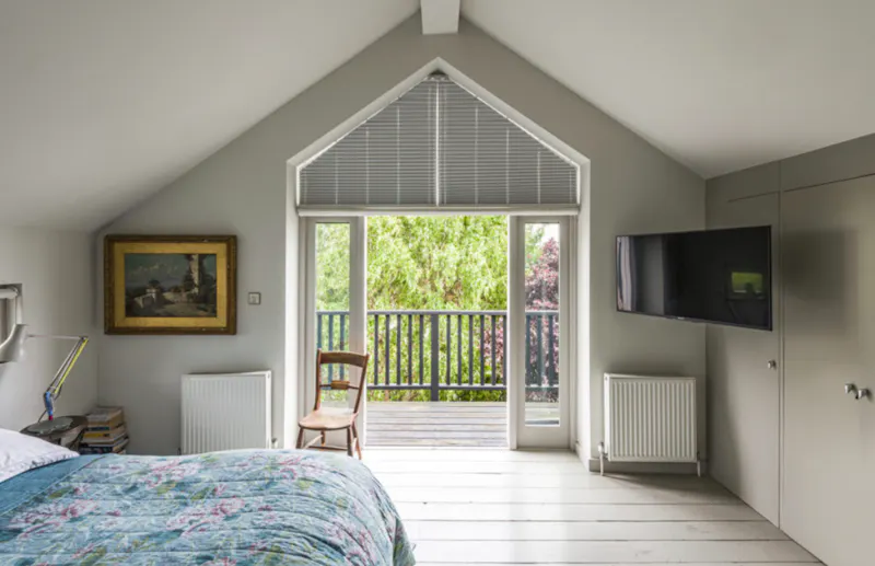 Bedroom at Stunning Rye house on river , D2519 (photo 8)