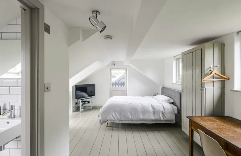 Bedroom at Stunning Rye house on river , D2519 (photo 9)