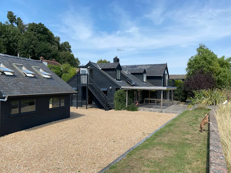 Driveway at Stunning Rye house on river , D2519 (photo 15)