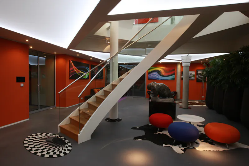Staircase at Modern Sevenoaks house, K361 (photo 2)