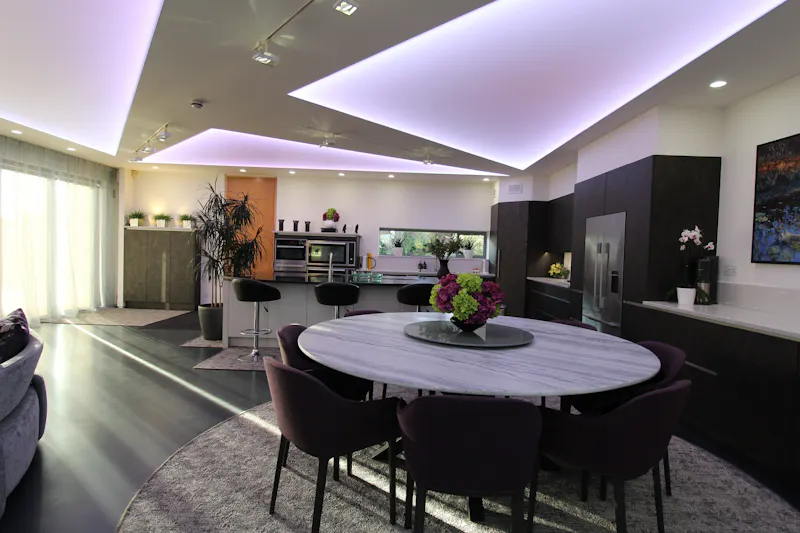 Dining room at Modern Sevenoaks house, K361 (photo 10)