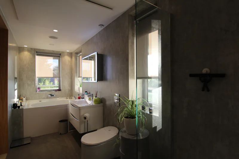 Bathroom at Modern Sevenoaks house, K361 (photo 25)