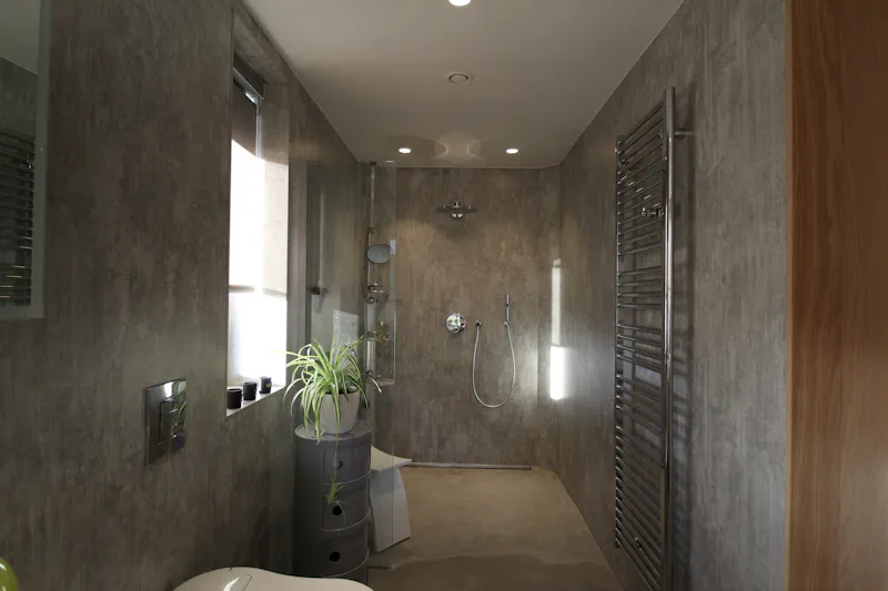 Bathroom at Modern Sevenoaks house, K361 (photo 24)