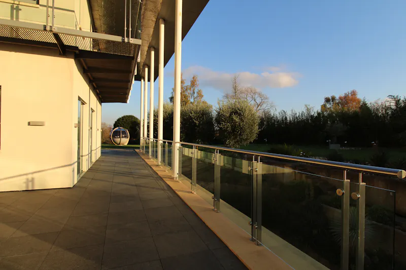 Balcony at Modern Sevenoaks house, K361 (photo 34)