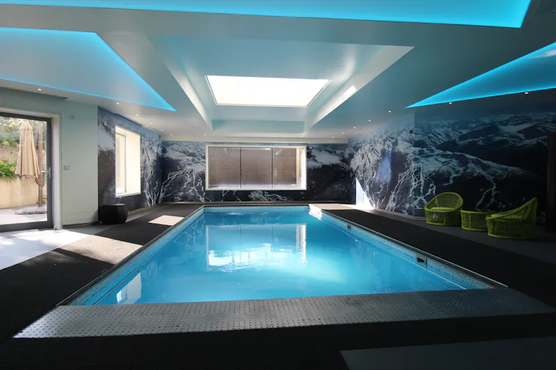 Swimming pool - indoor at Modern Sevenoaks house, K361 (photo 30)