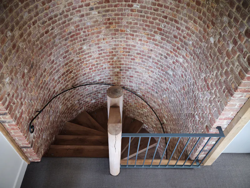 Exposed brick at Converted barn in Shiplake, D2258 (photo 36)
